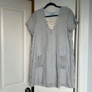She and sky v neck black and white dress size large